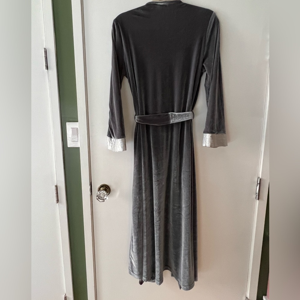 Oscar de La Renta Velvet Robe - Picture 3 of 5